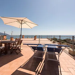 https://a-due-passi-dal-mare-a-fegina-011019-lt-0180.hotelitalianriviera.com