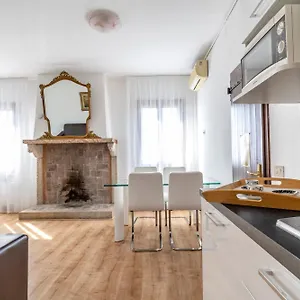 https://ca-dei-carmini.hotelinveneto.com
